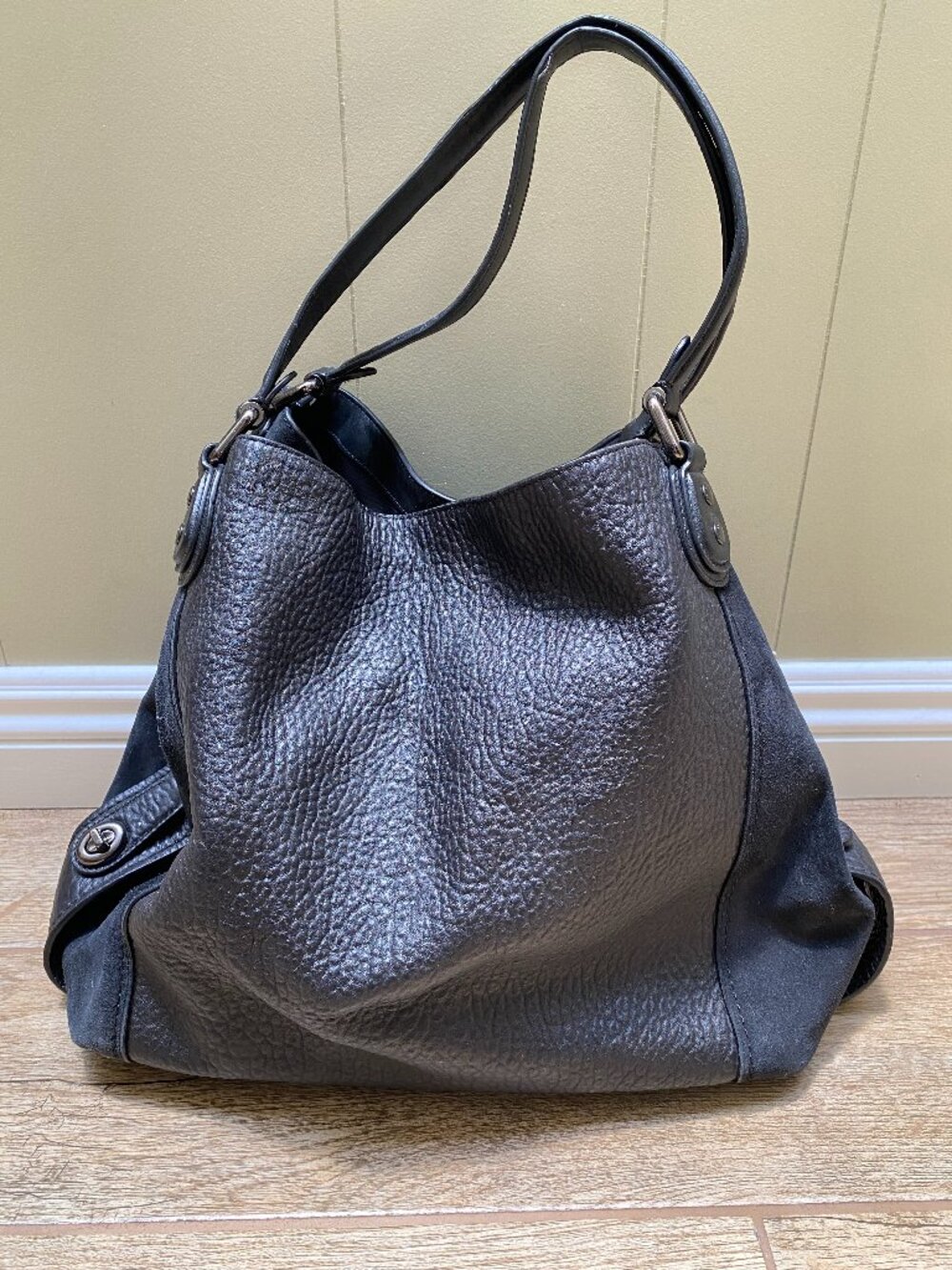 Coach Edie 42 Shoulder Bag